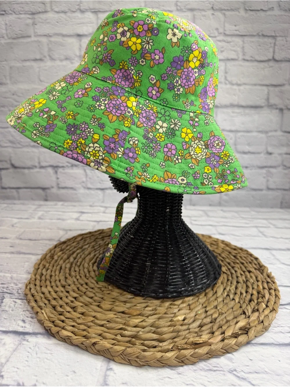Urban Outfitters Women’s Green Floral Sun Bucket Hat with Chin Tie. Retro 70’s